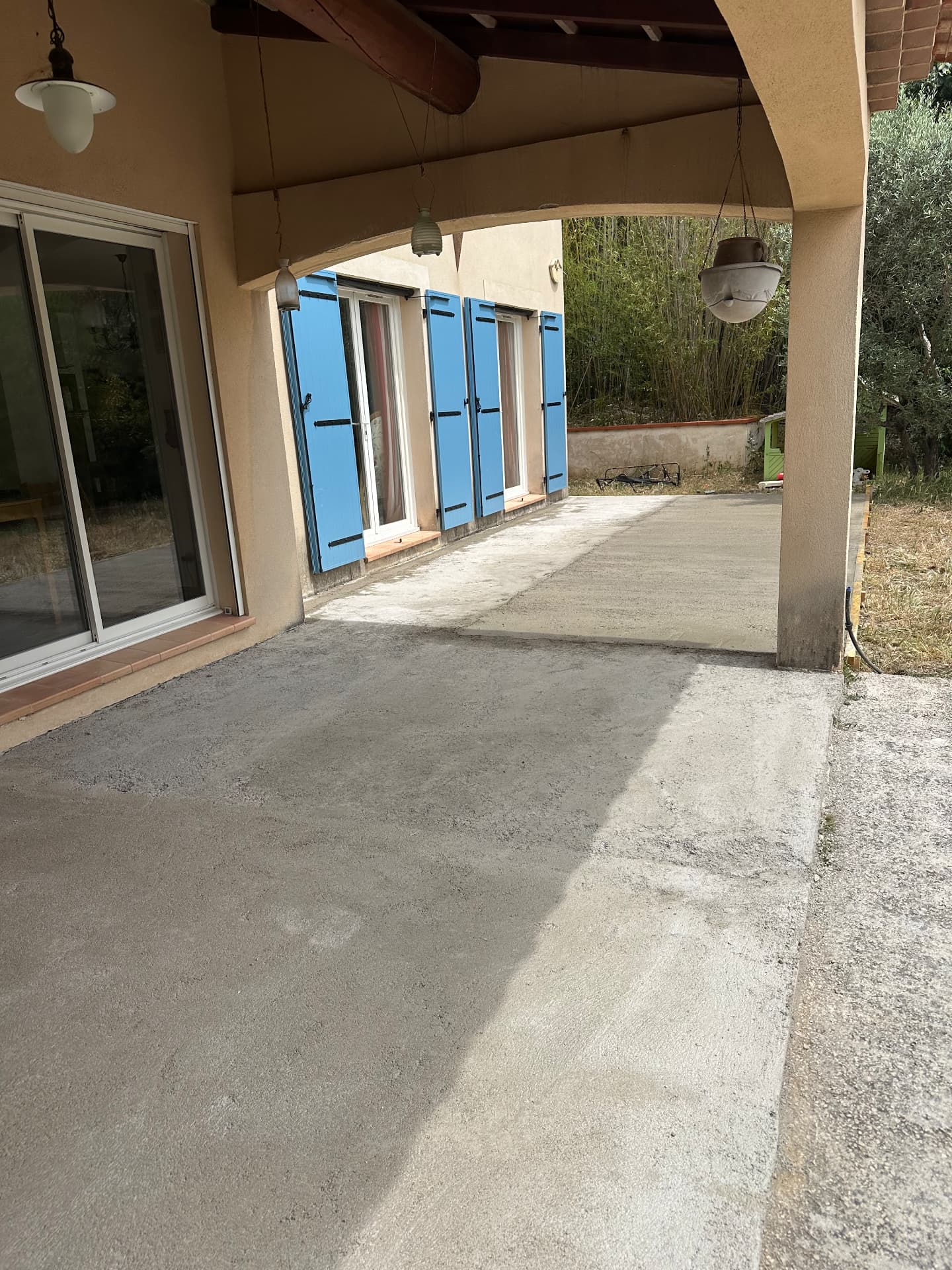 Terrasse en béton brut avant travaux